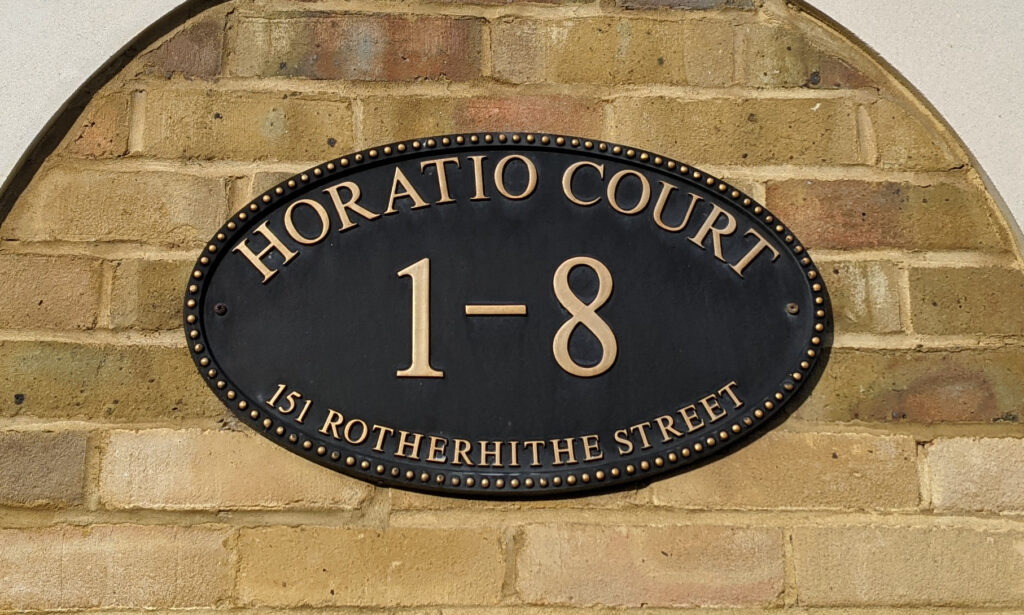 Horatio Court Sign